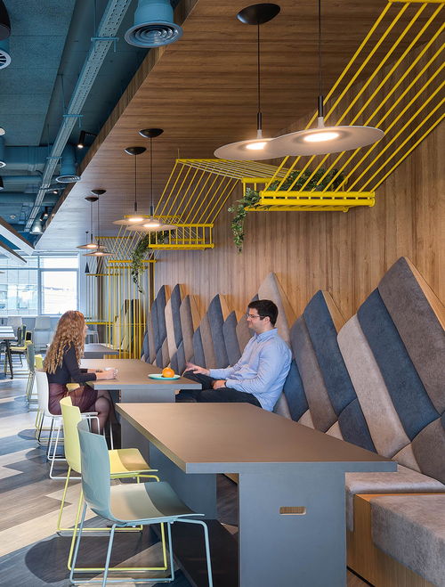 時尚辦公網 辦公設計 設計欣賞 靈動多變 塞爾維亞tech l05開發(fā)部門辦公室創(chuàng)新設計欣賞